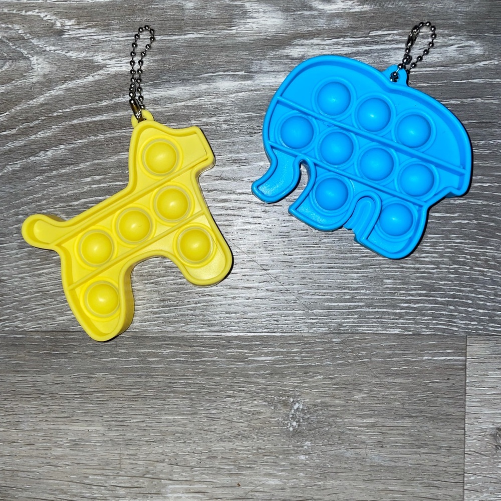 2 fidget key chains